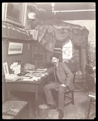 Ernest Thompson a casa a New York, c.1899